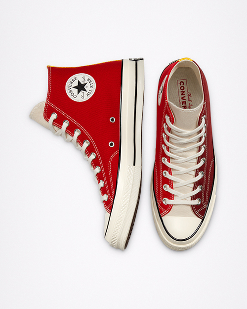 tri panel red color above