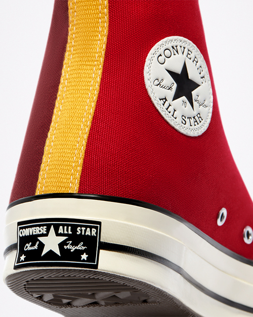 tri panel red color zoom logo